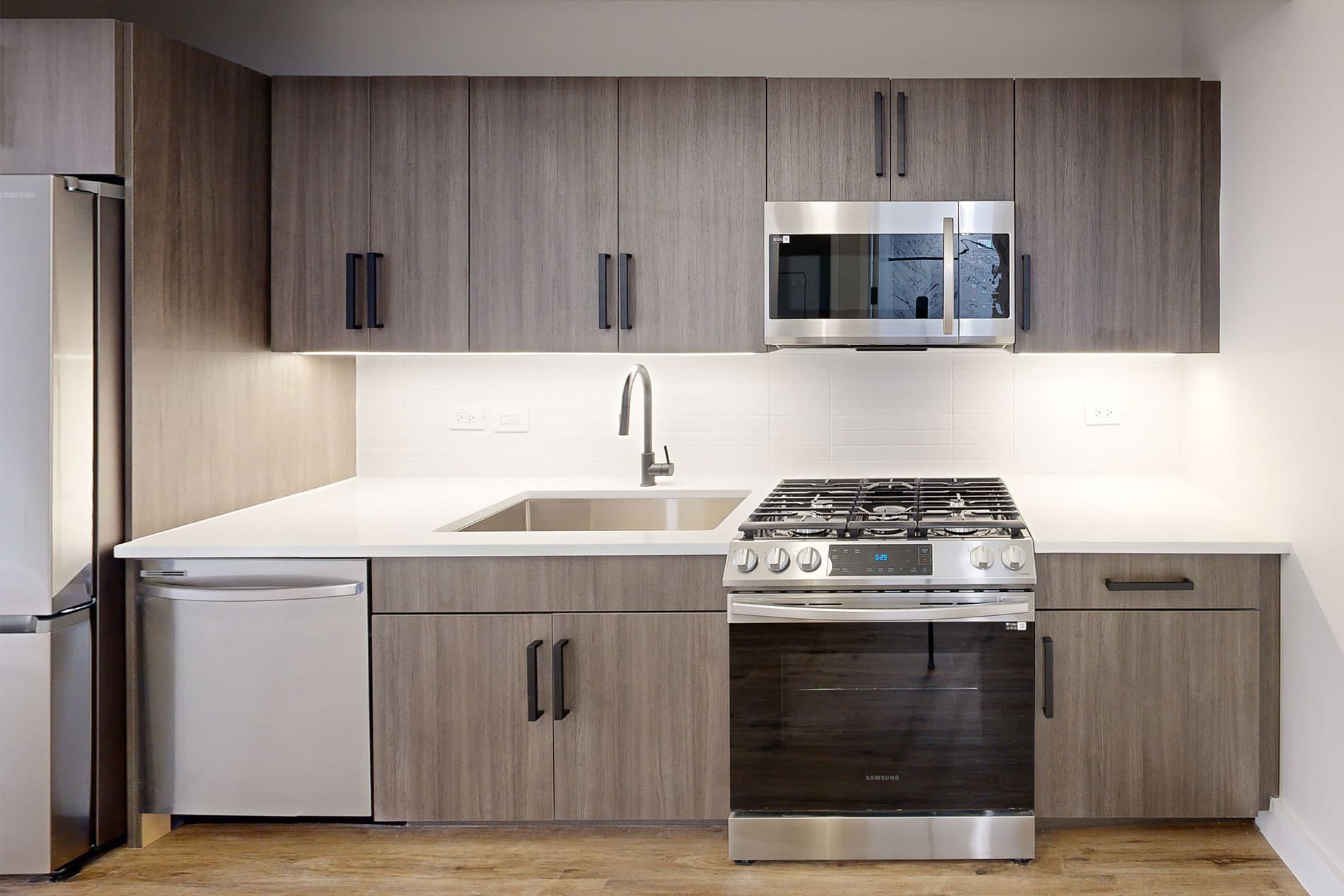 https://www.udr.com/globalassets/communities/10-hanover-square/images/finish_updated_kitchen-1.jpg