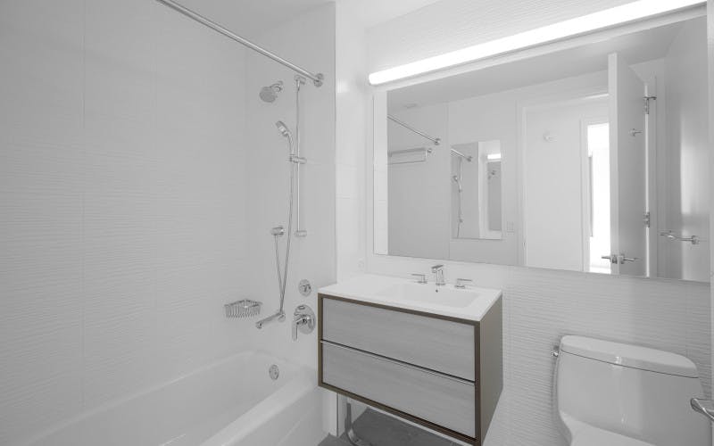 https://brodsky.com/uploads/_styles/portfolio-slide/unit/city-tower-35g-bathroomlow.jpg