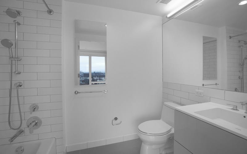 https://brodsky.com/uploads/_styles/portfolio-slide/unit/enclave-unit-1430-bathroom.jpg