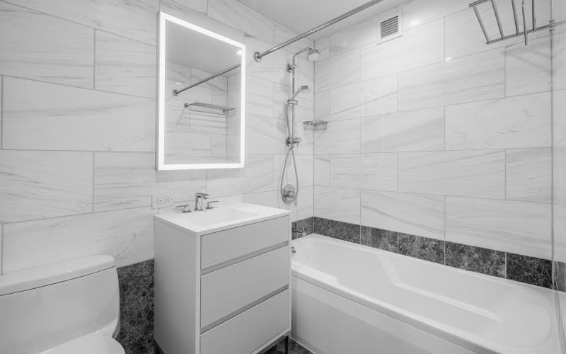 https://brodsky.com/uploads/_styles/portfolio-slide/unit/one-columbus-place-n46c-bathroom1low.jpg