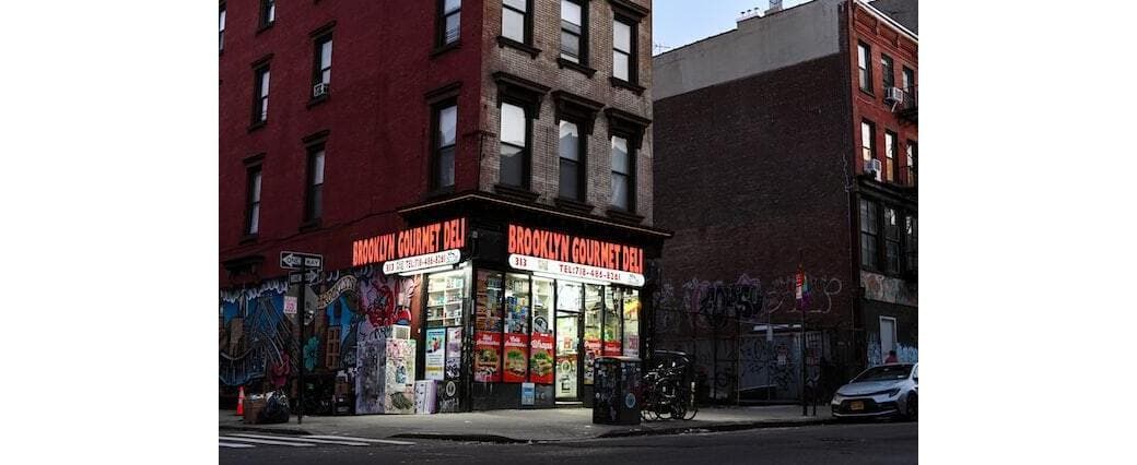 https://unsplash.com/photos/LsPK8yJxNKY Brooklyn Bodega 320 border