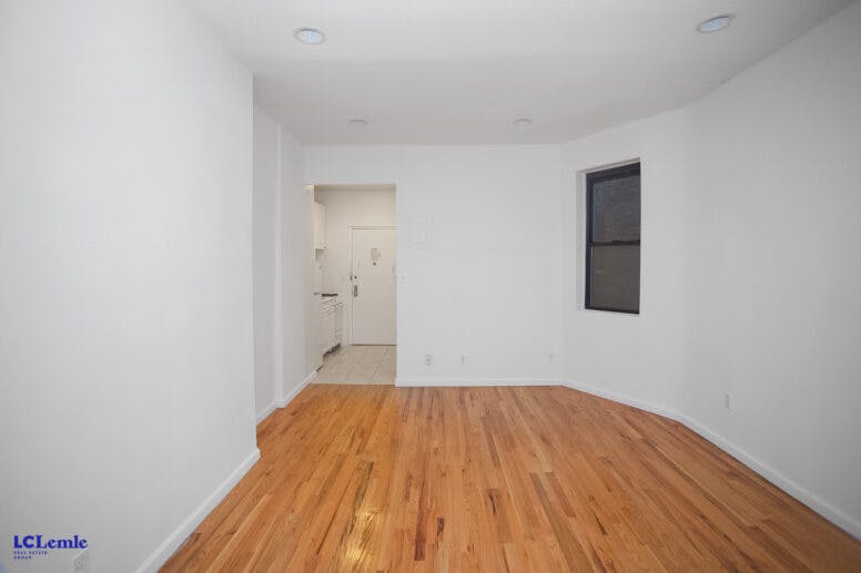https://lclemle.com/wp-content/uploads/2023/03/2-LC-Lemle-No-Fee-Apartments-NYC-1-776x517.jpg