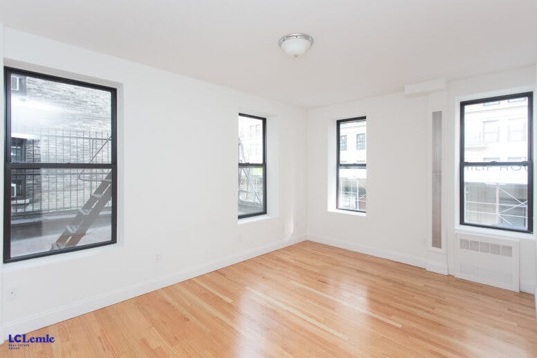 https://lclemle.com/wp-content/uploads/2023/05/4-LC-Lemle-No-Fee-Apartments-NYC-776x517.jpg